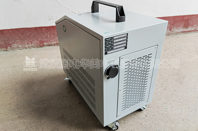 智能蓄电池充电机