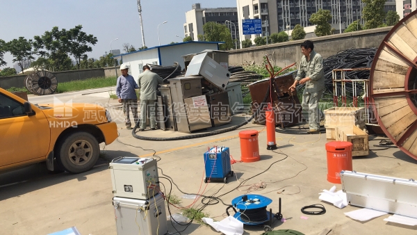 变频串联谐振试验装置