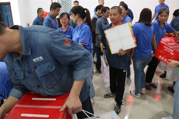 福利来啦,国电华美发放中秋国庆双节员工福利